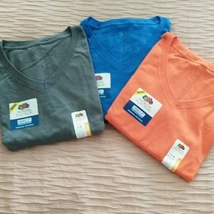 NEW(3) 🎉 V-NECK SHIRTS